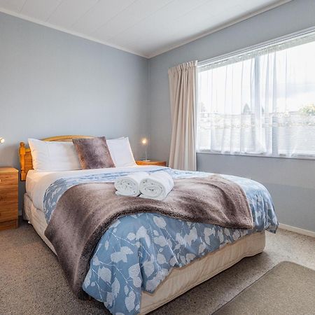 Central Riverside Retreat - Taupo Holiday Home 外观 照片