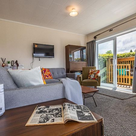 Central Riverside Retreat - Taupo Holiday Home 外观 照片