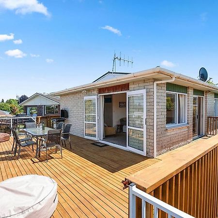 Central Riverside Retreat - Taupo Holiday Home 外观 照片