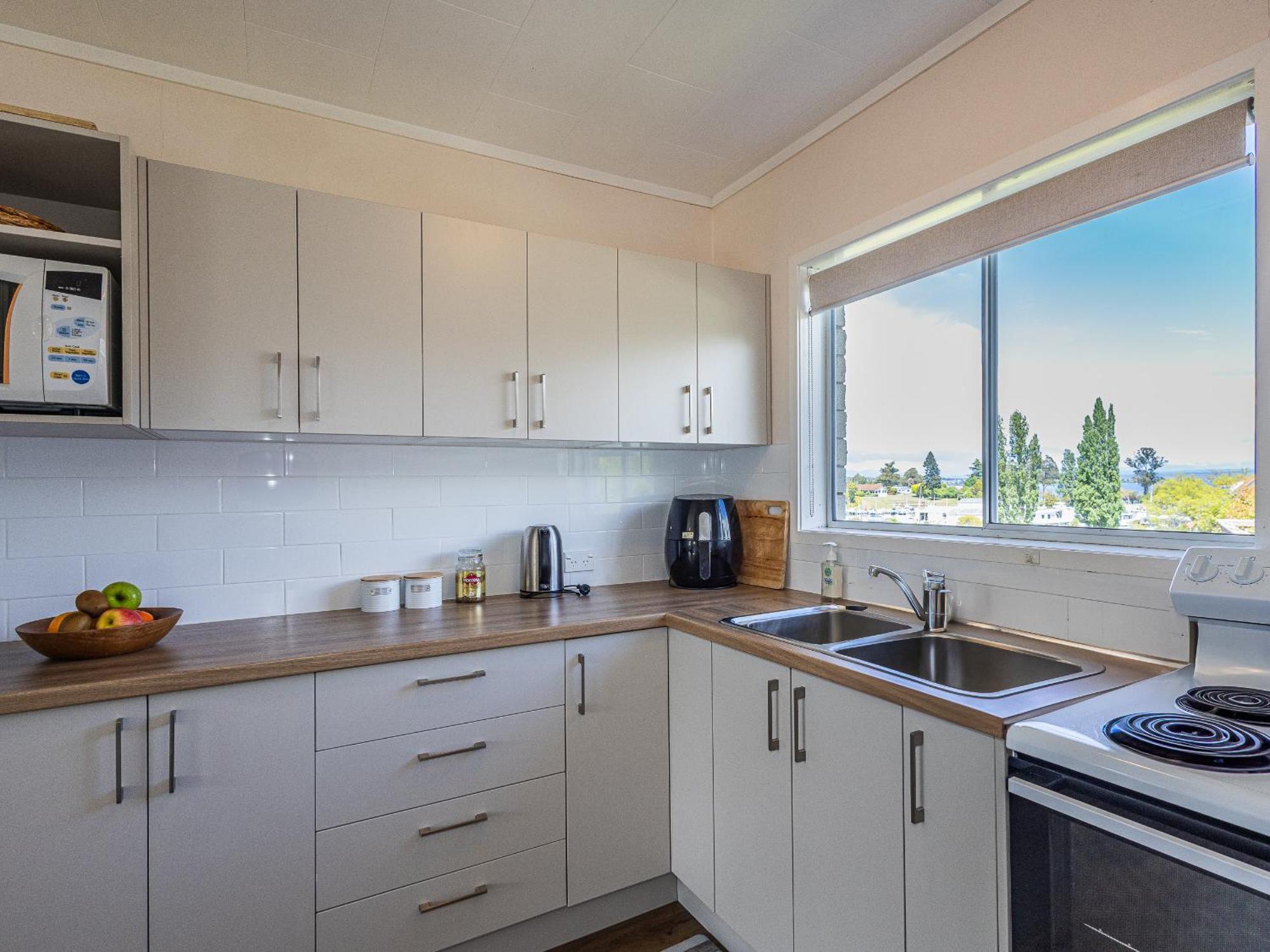Central Riverside Retreat - Taupo Holiday Home 外观 照片