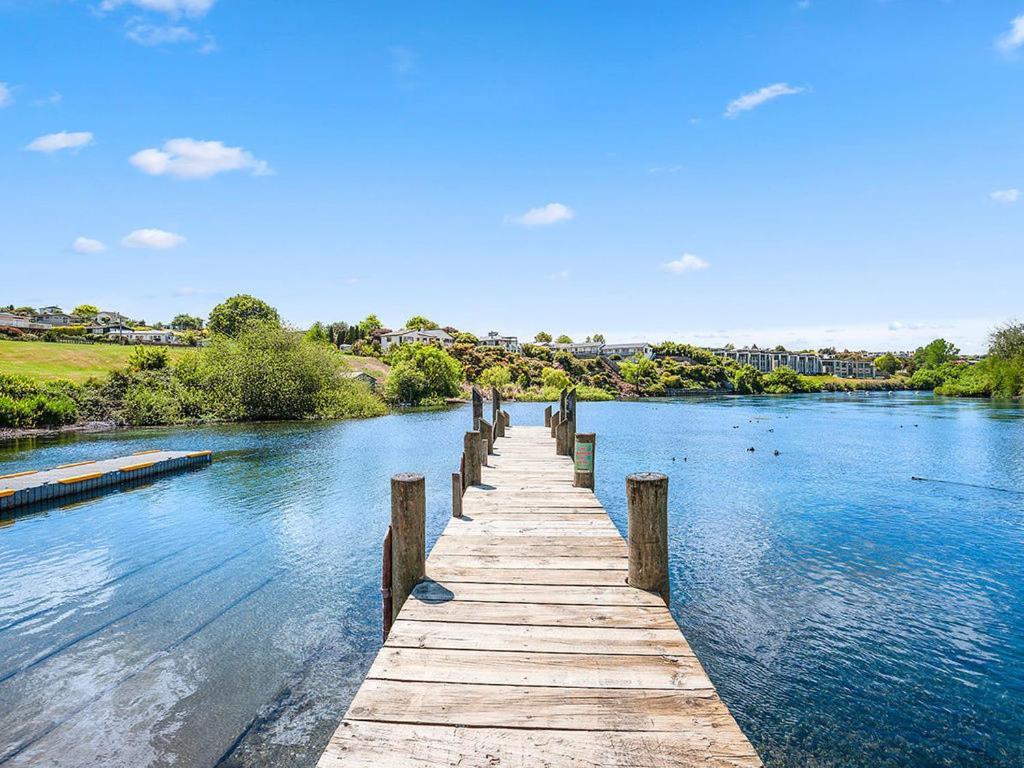 Central Riverside Retreat - Taupo Holiday Home 外观 照片