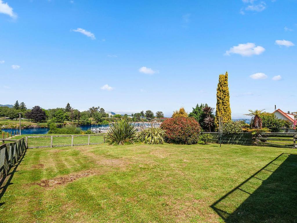 Central Riverside Retreat - Taupo Holiday Home 外观 照片