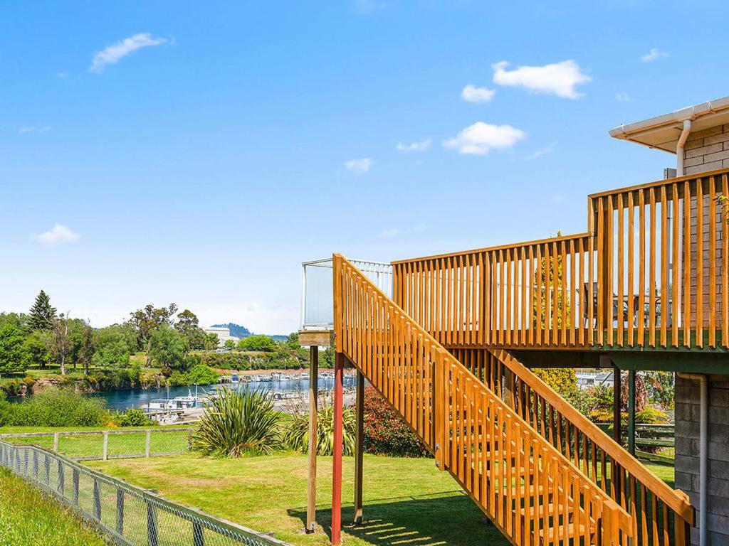 Central Riverside Retreat - Taupo Holiday Home 外观 照片